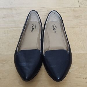 Trotters Harlowe Pointed Toe Flats Size 8WW